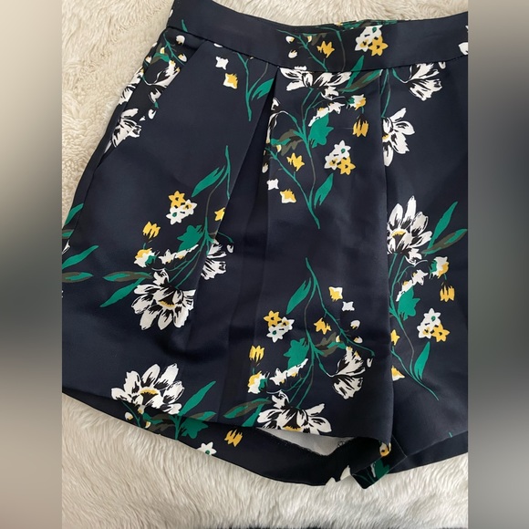 Endless rose high waisted shorts. Size small. Navy with floral print. - Picture 3 of 3